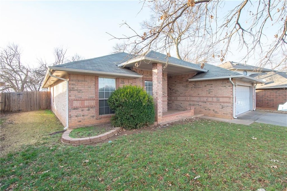 500 Gyrfalcon Dr, Norman, OK 73072 - photo 1