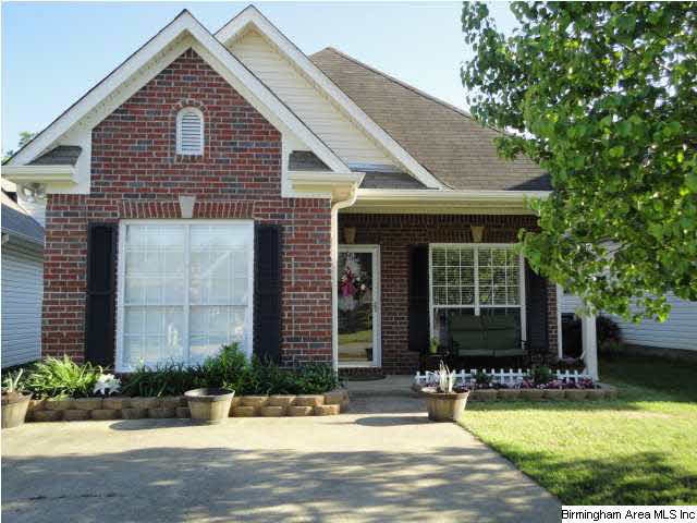 This low maintenace home is meticulously maintaine