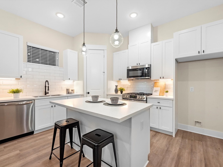 803 Martin St unit C, Houston, TX 77018 - photo 1