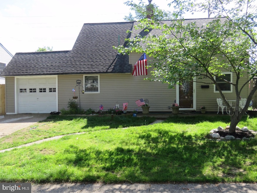 43 Rolling Ln, Levittown, PA 19055 - photo 1