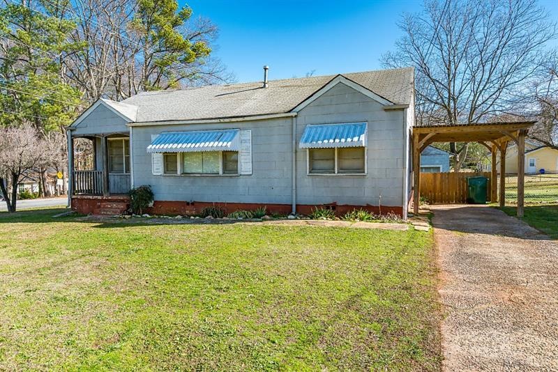Cute Smyrna bungalow, with detached building!!