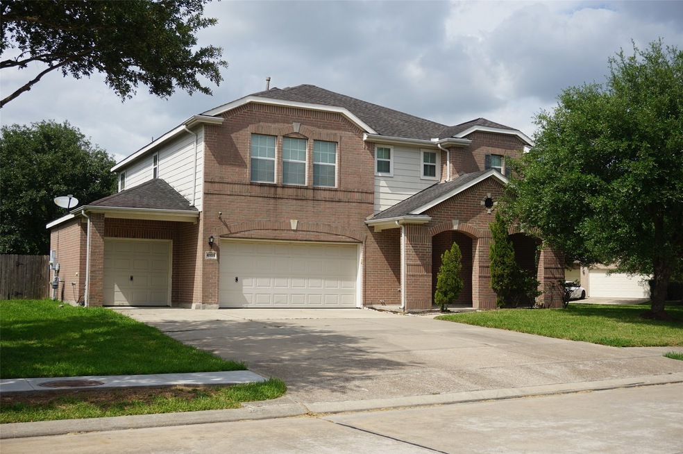 4101 Leisure Ln, Pearland, TX 77584 - photo 1