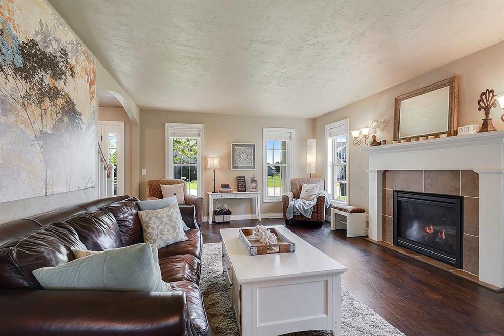 N9157 Jonsch Dr, Appleton, WI 54915 - photo 1