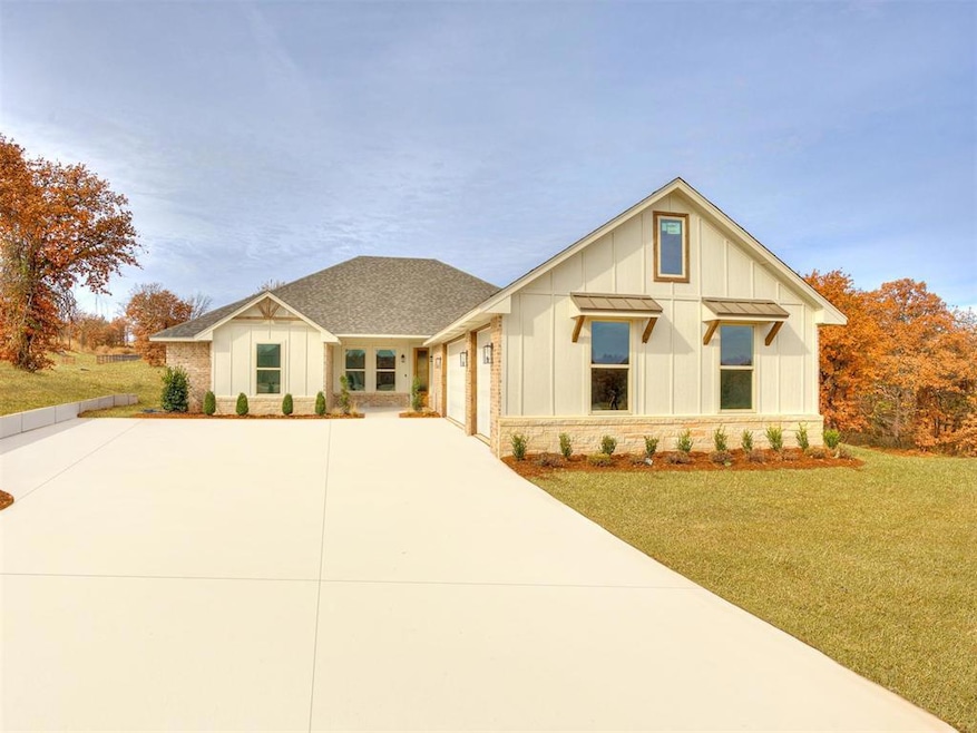10925 Sandstone Ridge Way, Guthrie, OK 73044 - photo 1