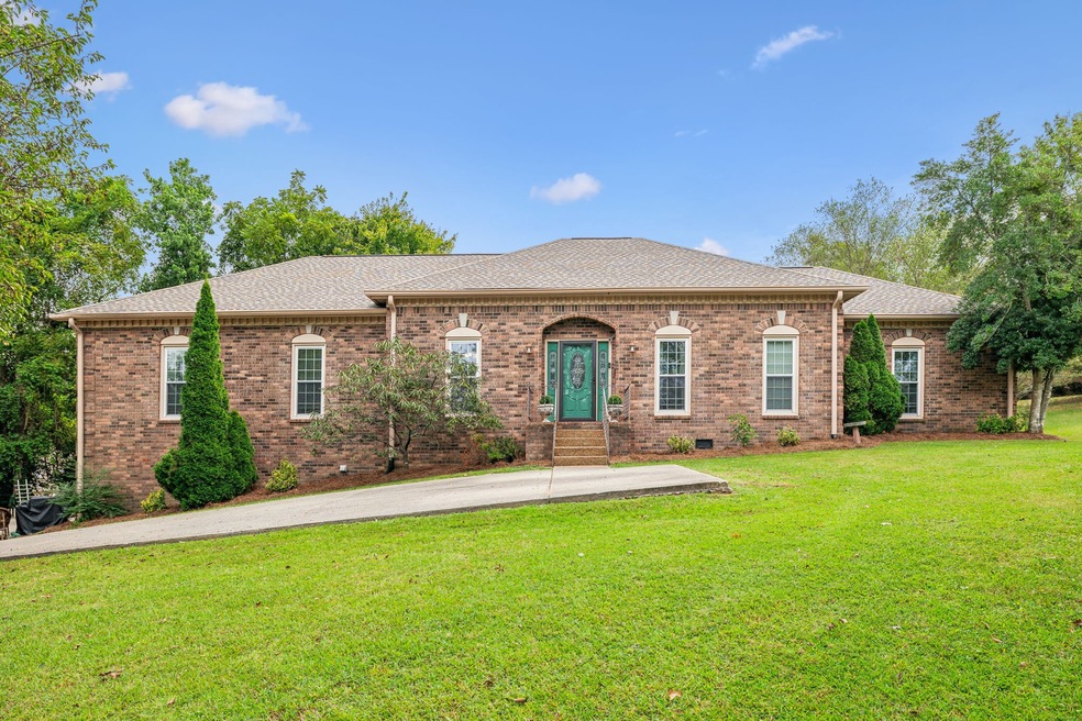 Welcome home to Teddys Place in the Poplar Point neighborhood.