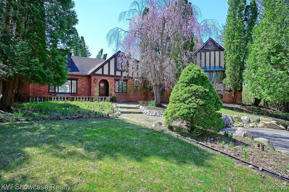 6239 N Shore Dr, West Bloomfield Township, MI 48324 - photo 1