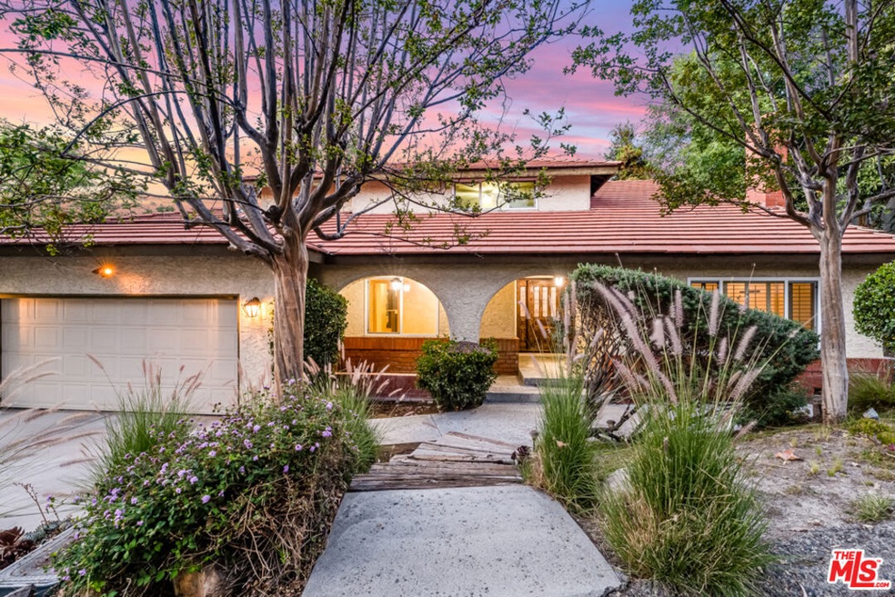 22415 Venido Rd, Woodland Hills, CA 91364 - photo 1