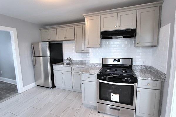 827 Main St unit 2, Pawtucket, RI 02860 - photo 1