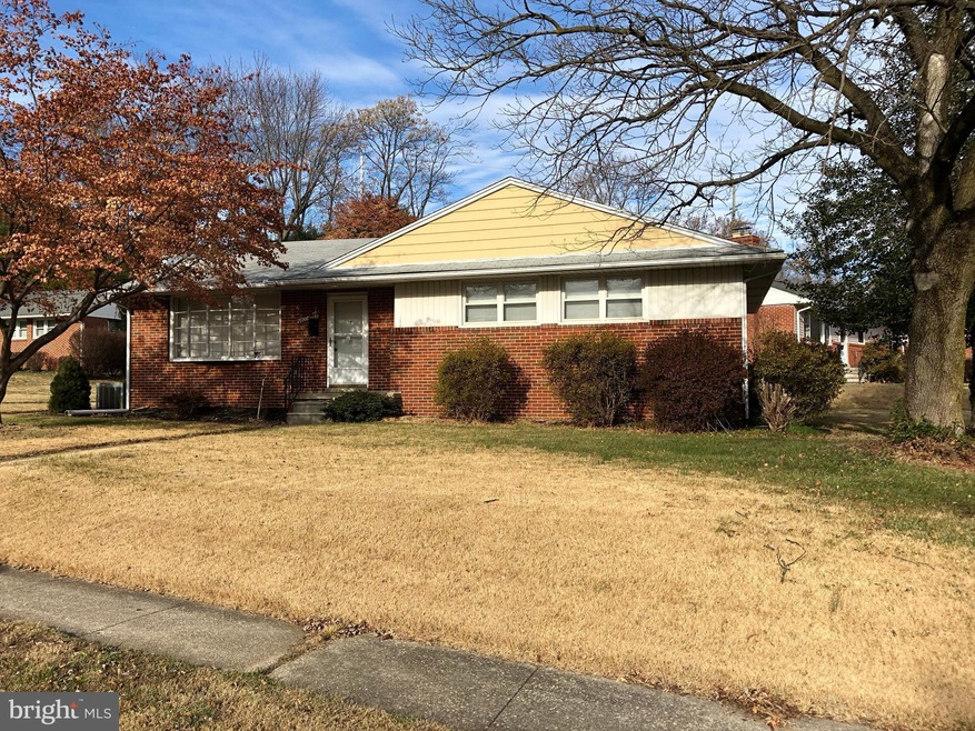 6800 Collinsdale Rd, Parkville, MD 21234 - photo 1