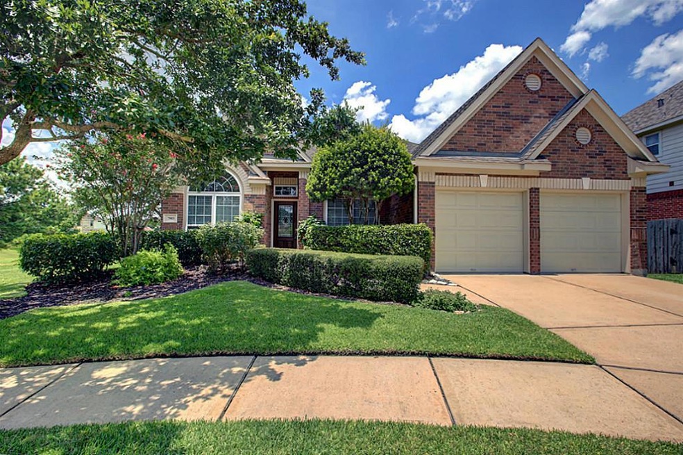 7903 Fall Hollow Dr, Houston, TX 77041 - photo 1