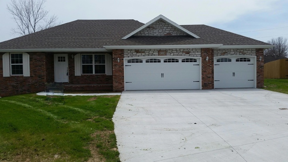 824 S Trail Point Ct, Nixa, MO 65714 - photo 1