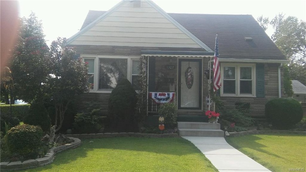 1307 Vanderbilt Ave, Niagara Falls, NY 14305 - photo 1