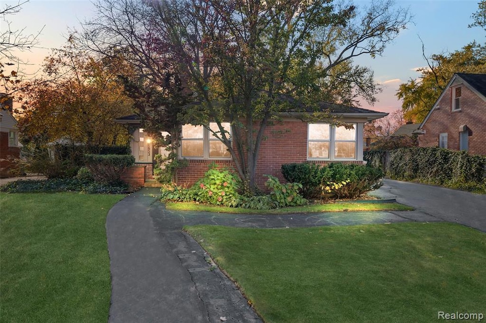 1653 Taunton Rd, Birmingham, MI 48009 - photo 1