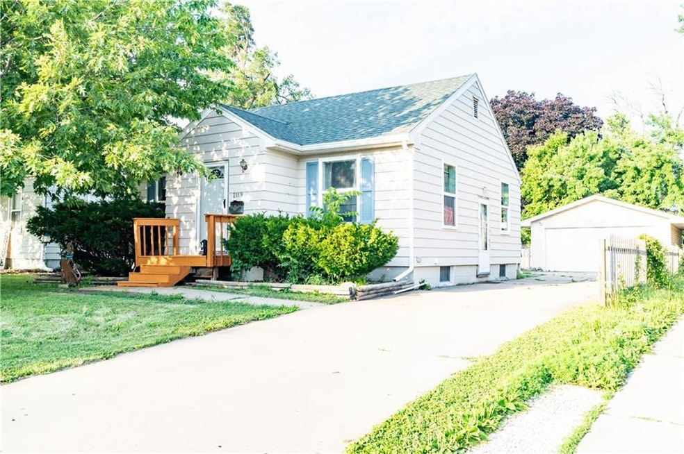 2119 Merle Hay Rd, Des Moines, IA 50310 - photo 1