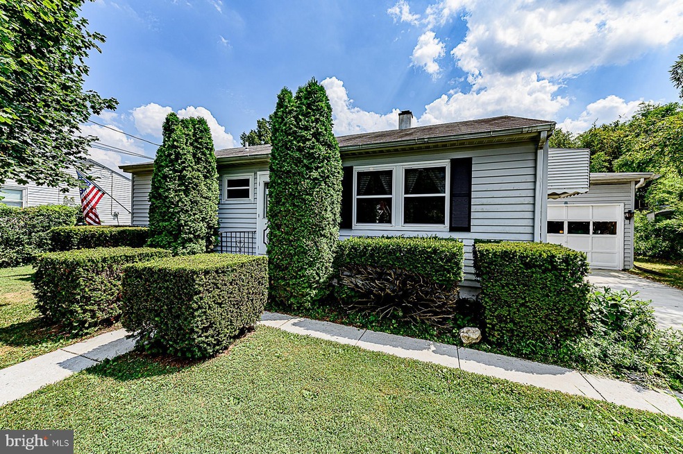 713 Raynor Ave, Catonsville, MD 21228 - photo 1