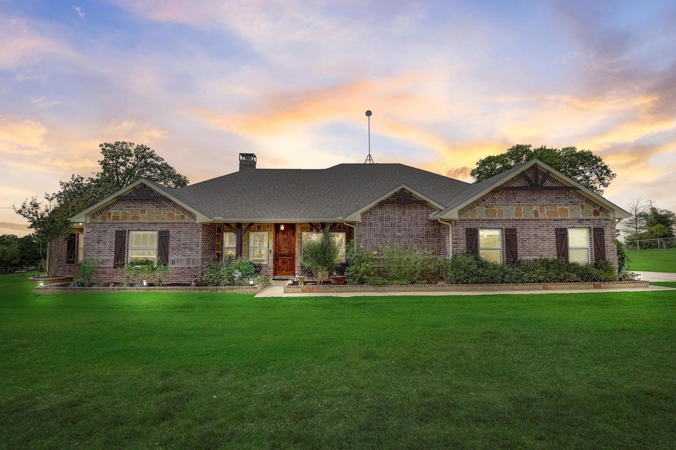 319 Kendall Cir, Weatherford, TX 76088 - photo 1