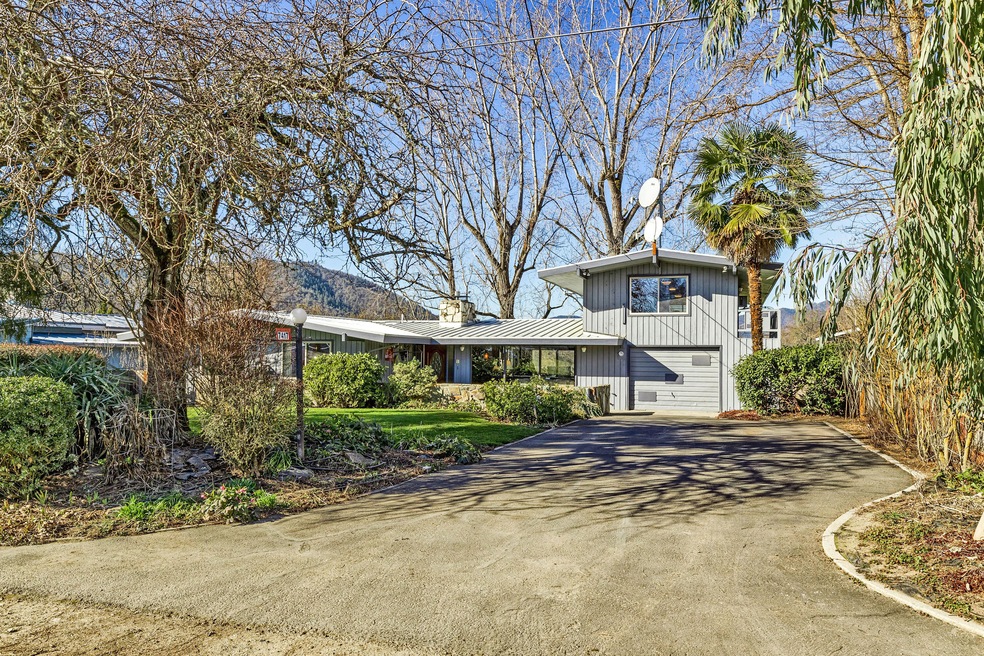 7417 Maple Ln, Central Point, OR 97502 - photo 1