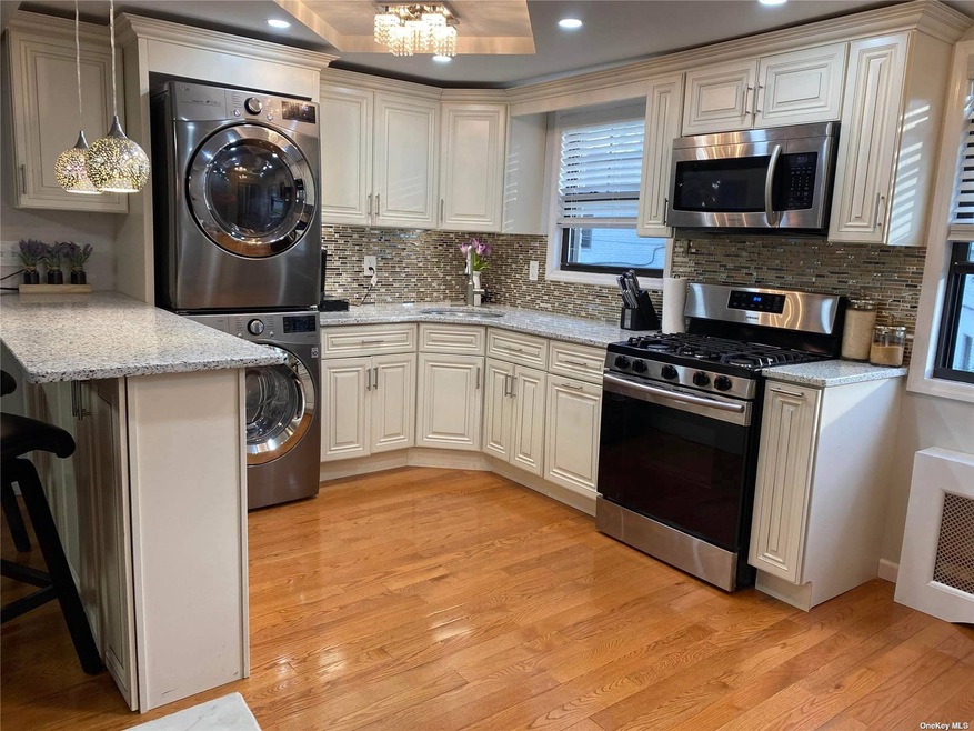 137-14 68th Dr unit B, Flushing, NY 11367 - photo 1