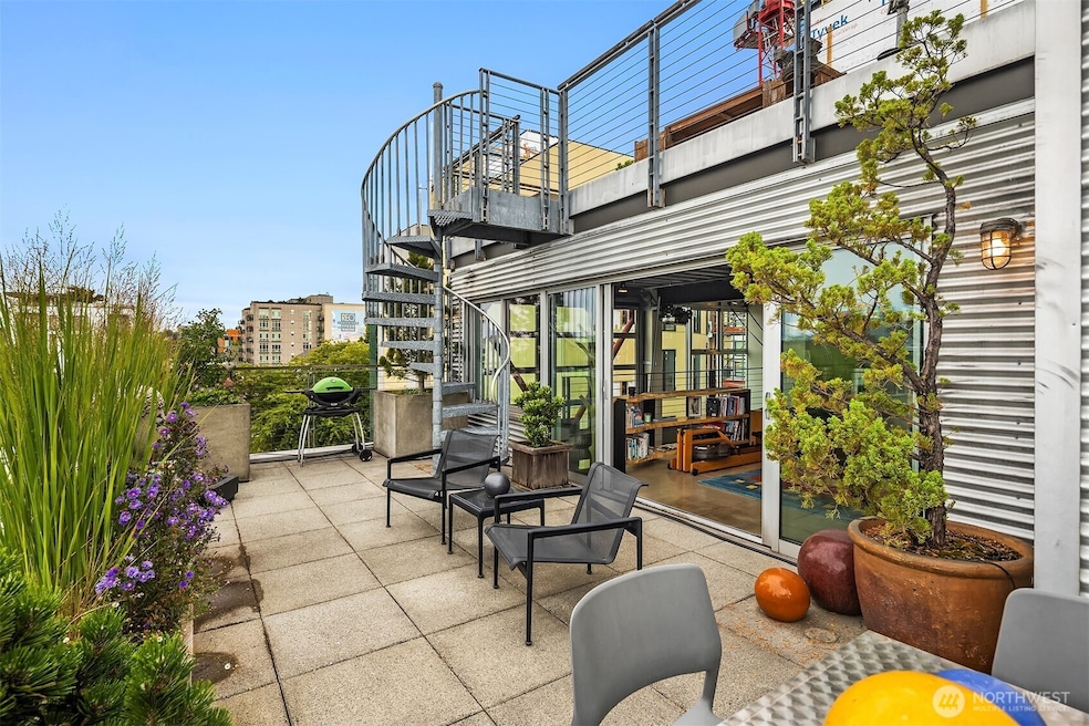 PRIVATE 2-story penthouse rooftop deck!