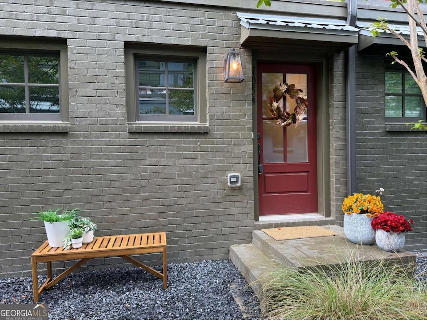 1054 Crest Cir SE, Atlanta, GA 30312 - photo 1