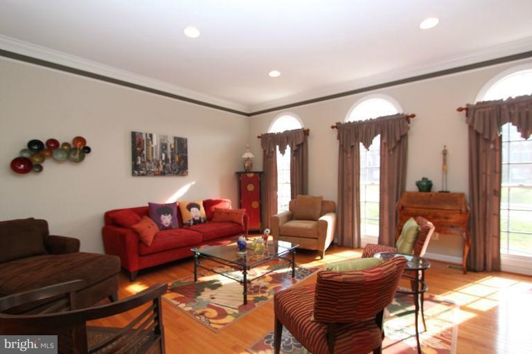 12418 Meadow Field Dr, Fairfax, VA 22033 - photo 1