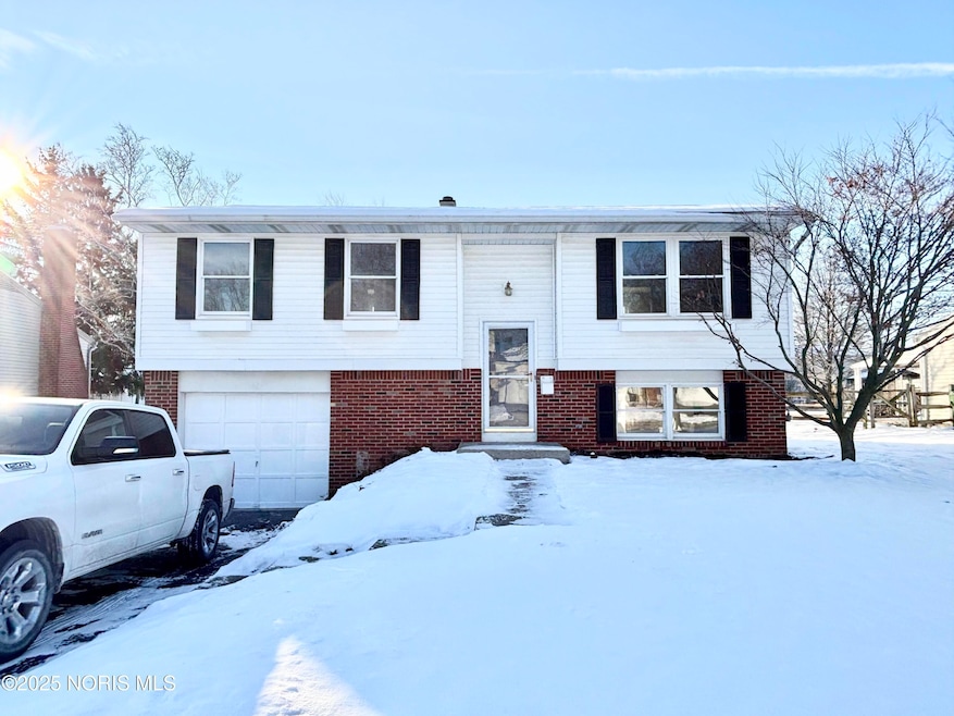 632 Brahier Ln, Maumee, OH 43537 - photo 1