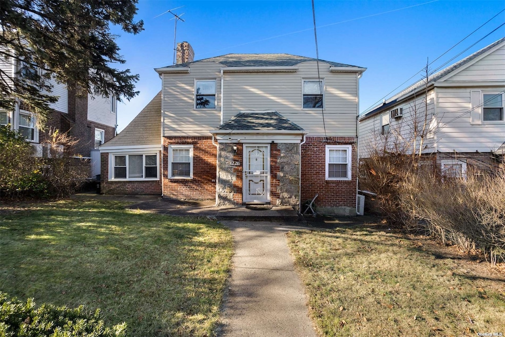 82-28 166th St, Jamaica, NY 11432 - photo 1