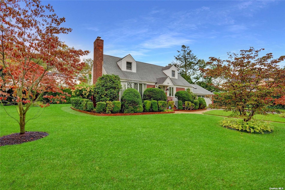 30 Yale Blvd, New Hyde Park, NY 11040 - photo 1