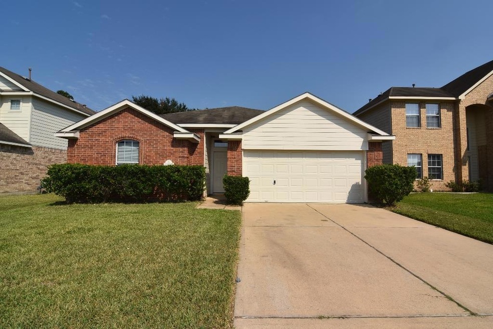 11831 Belle Ct, Pinehurst, TX 77362 - photo 1