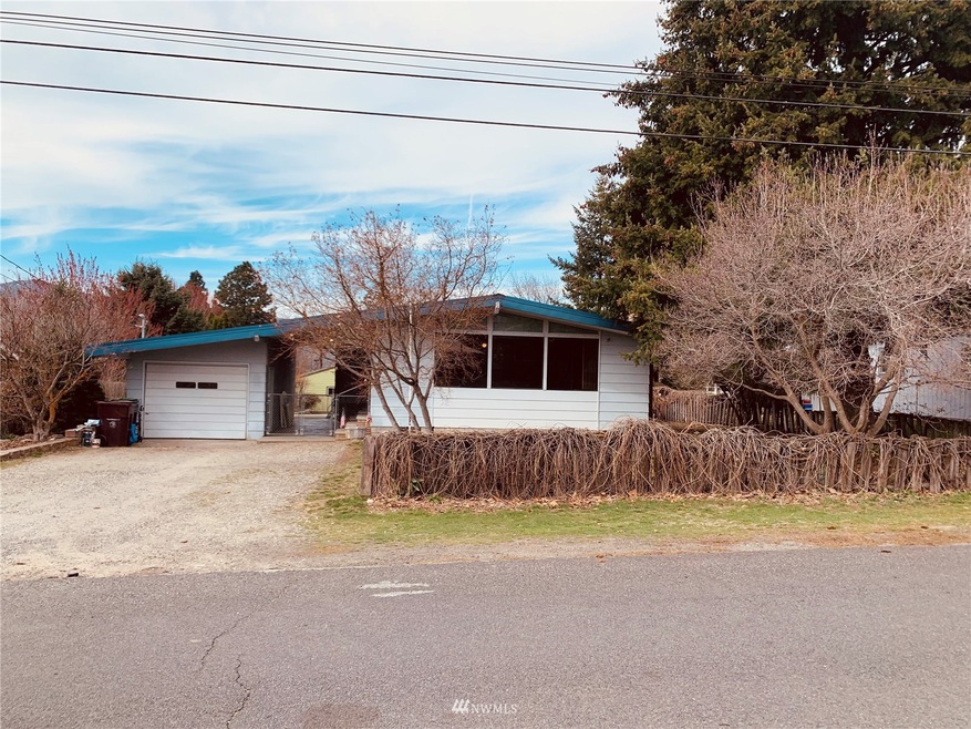 270 N Iowa Ave, East Wenatchee, WA 98802 - photo 1