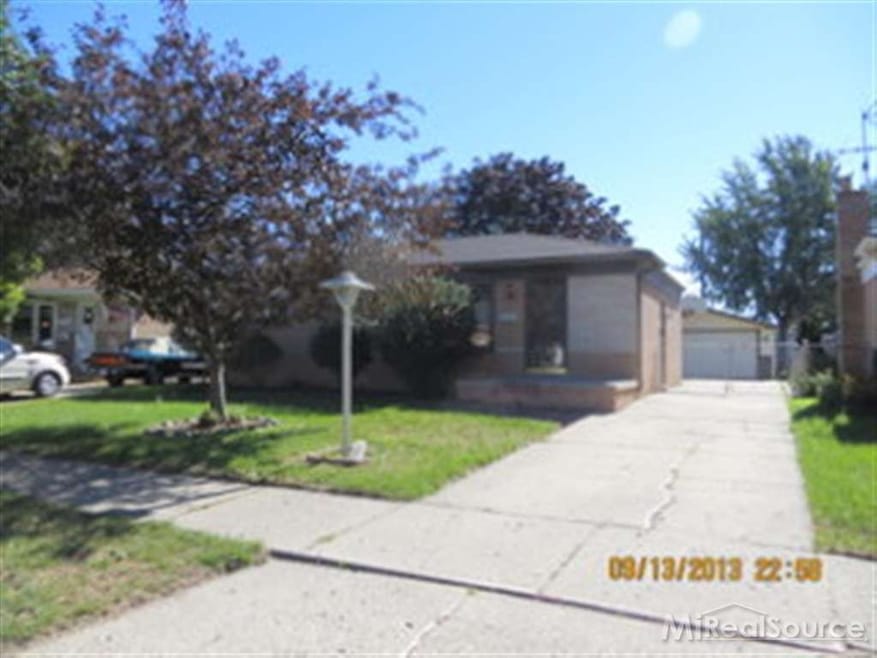 15960 Dugan St, Roseville, MI 48066 - photo 1