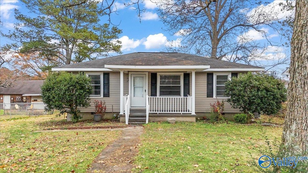 919 Snowden Cir, Boaz, AL 35957 - photo 1