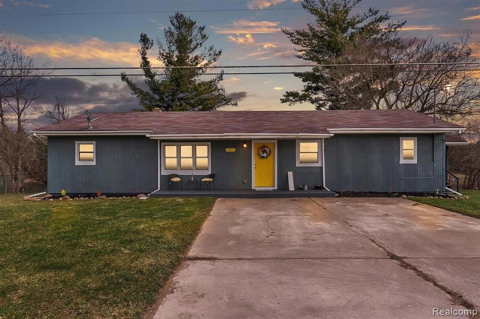 01-5276 N Henderson Rd-Windowstill Real Estate Pho