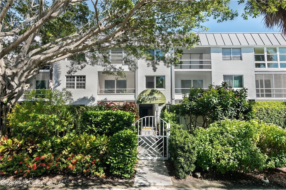 72 7th St S unit 206, Naples, FL 34102 - photo 1