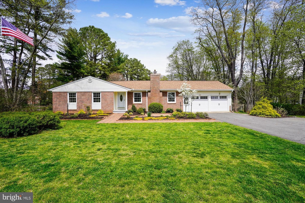 8014 Hillcrest Dr, Manassas, VA 20111 - photo 1
