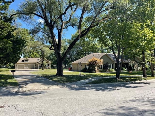 520 NW 10th St, Blue Springs, MO 64015 - photo 1