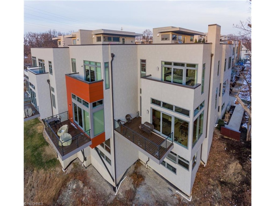 Welcome to 11 Clifton Pointe, Lakewood Ohio