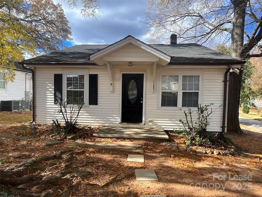 For Rent $1,250/month