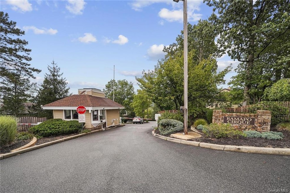 7 Dakota Ct, Suffern, NY 10901 - photo 1