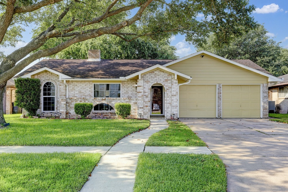 9958 Kirkshire Dr, Houston, TX 77089 - photo 1