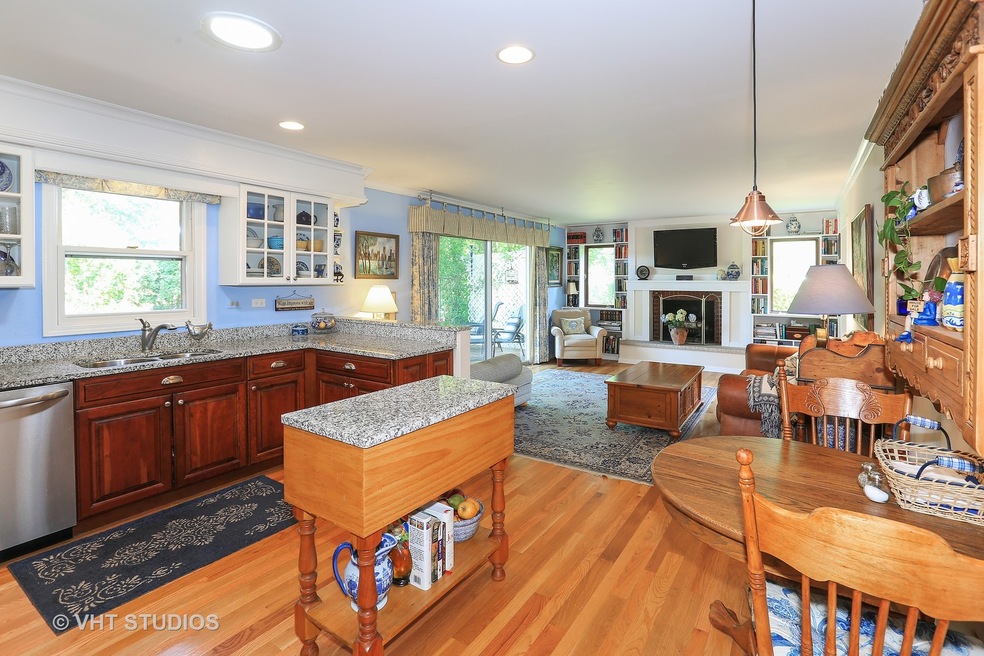 405 N Shady Ln, Elmhurst, IL 60126 - photo 1