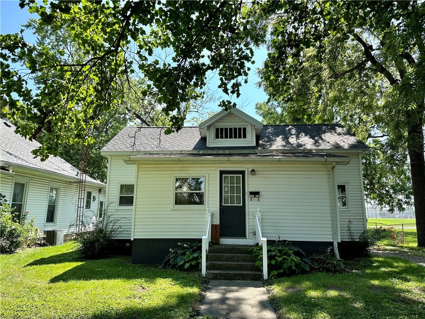 632 S 14th St, Mattoon, IL 61938 - photo 1