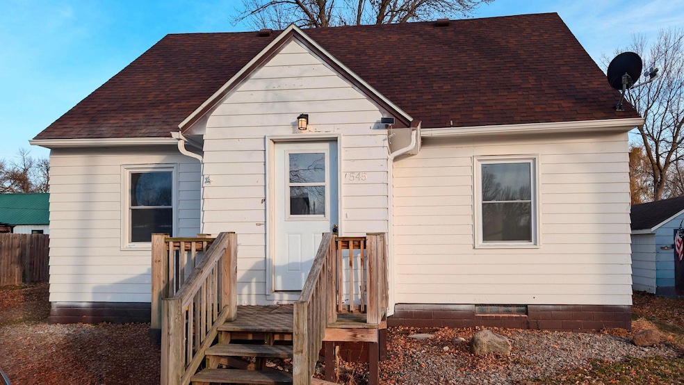 545 2nd Ave SE, Wells, MN 56097 - photo 1