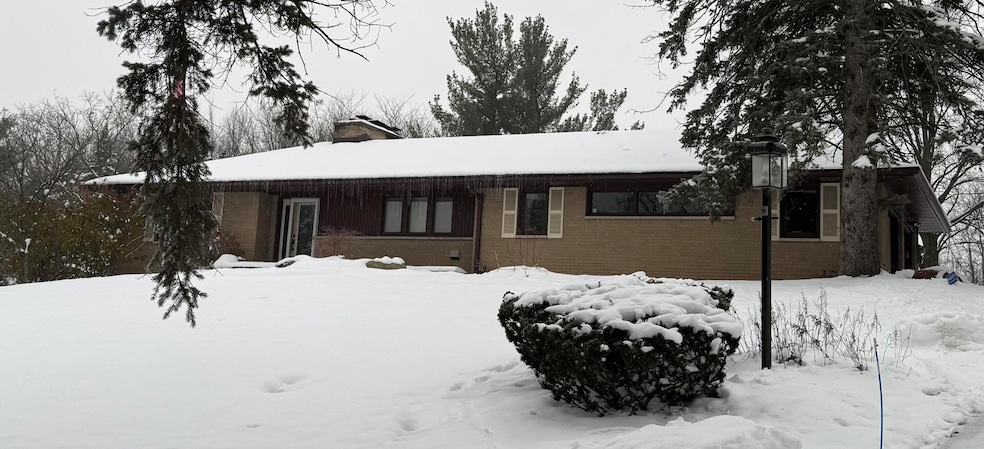 3343 Springbrook Dr NW, Grand Rapids, MI 49544 - photo 1