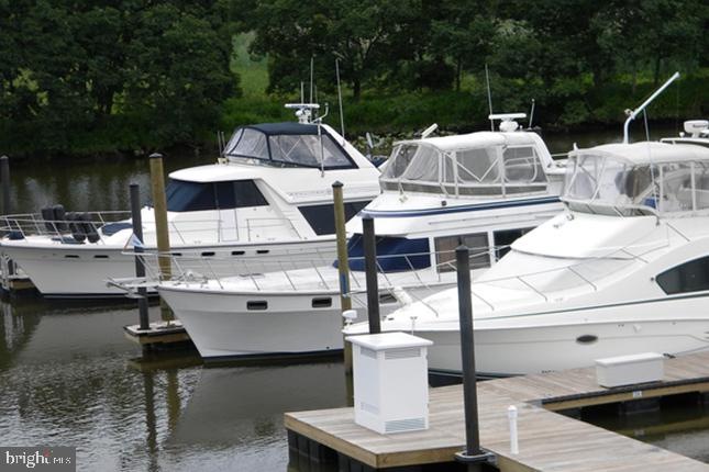 2464 Harpoon Dr, Stafford, VA 22554 - photo 1