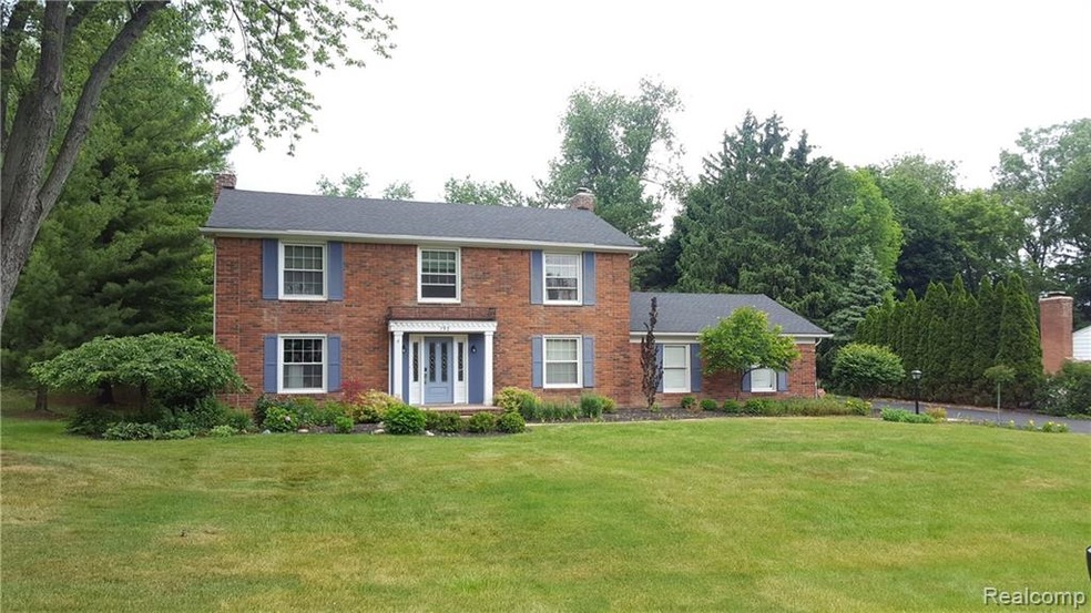 793 Foxhall Rd, Bloomfield Hills, MI 48304 - photo 1