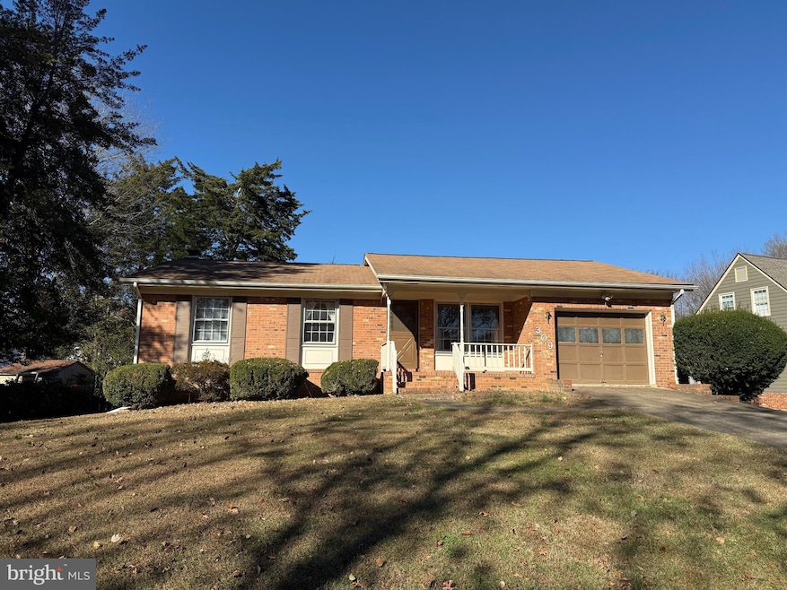 309 Laurel Ave, Fredericksburg, VA 22408 - photo 1