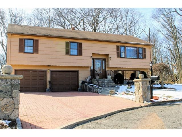 125 Holland Hill Cir, Bridgeport, CT 06610 - photo 1
