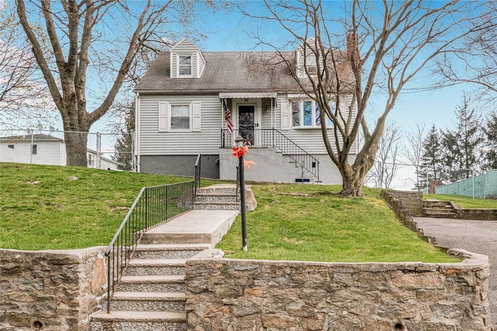 32 Gavin St, Yonkers, NY 10701 - photo 1