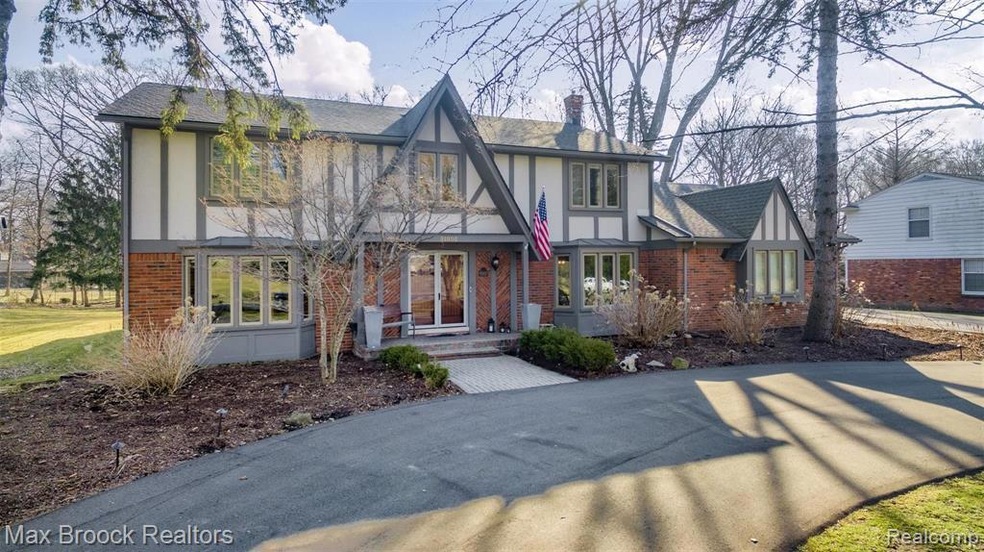 31050 Oakleaf Ln, Franklin, MI 48025 - photo 1